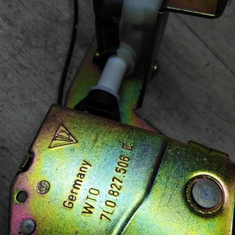 vakuumnik-zamka-bagaznika-volkswagen-touareg-art-19908-big-1