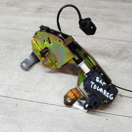 vakuumnik-zamka-bagaznika-volkswagen-touareg-art-19908-big-2