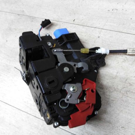 zamok-dveri-zadnii-pravyi-volkswagen-touareg-art-19912-big-1