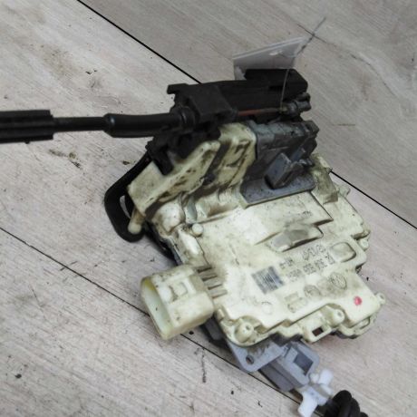 zamok-dveri-zadnii-pravyi-volkswagen-passat-b6-art-21076-big-1