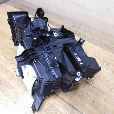 korpus-pecki-hyundai-solaris-s-radiatorom-kondicionera-art-22742-big-1