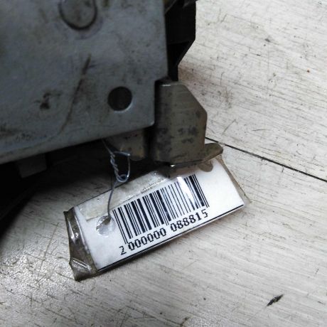 zamok-dveri-zadnii-pravyi-audi-a8-d2-art-25020-big-2