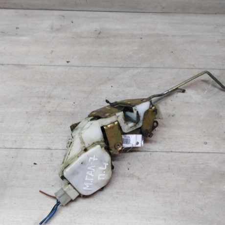 zamok-dveri-perednii-mitsubishi-galant-7-levyi-art-27076-big-1