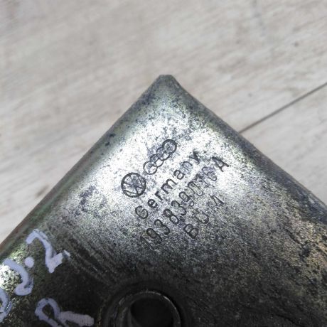 zamok-dveri-zadnii-pravyi-volkswagen-jetta-2-art-27430-big-1