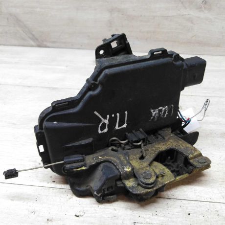 zamok-dveri-perednii-pravyi-skoda-octavia-tour-art-28088-big-0