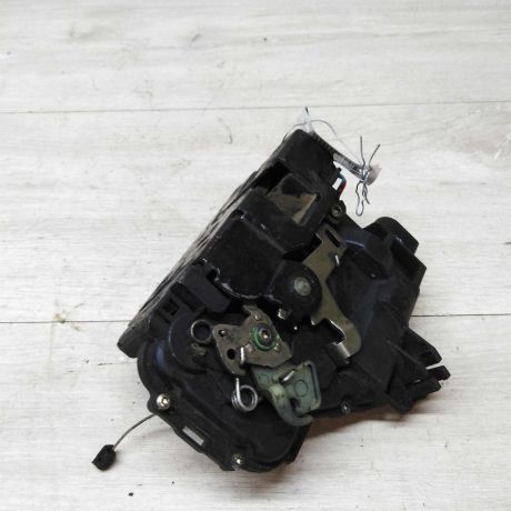 zamok-dveri-perednii-pravyi-skoda-octavia-tour-art-28093-big-0