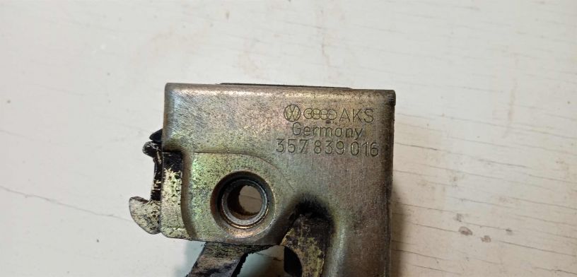 zamok-dveri-zadnii-pravyi-volkswagen-passat-b4-art-28592-big-1