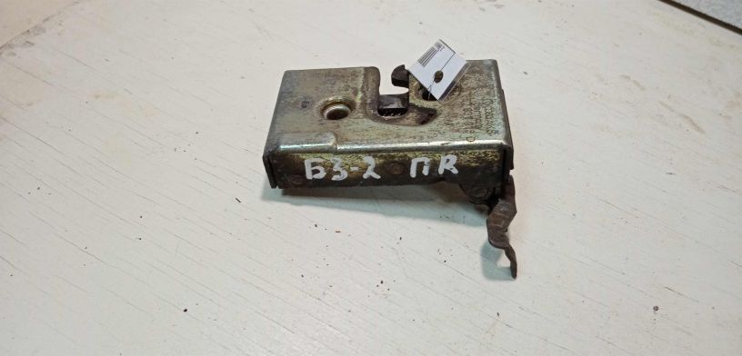 zamok-dveri-perednii-pravyi-volkswagen-passat-b3-art-28594-big-0