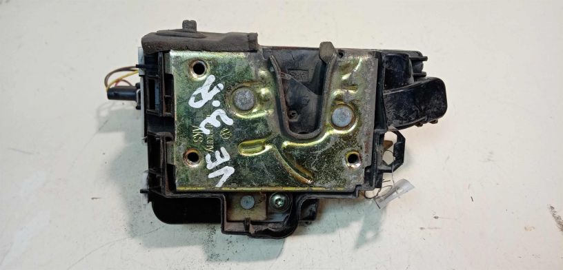 zamok-zadnii-pravyi-dveri-volkswagen-golf-3-art-28686-big-0