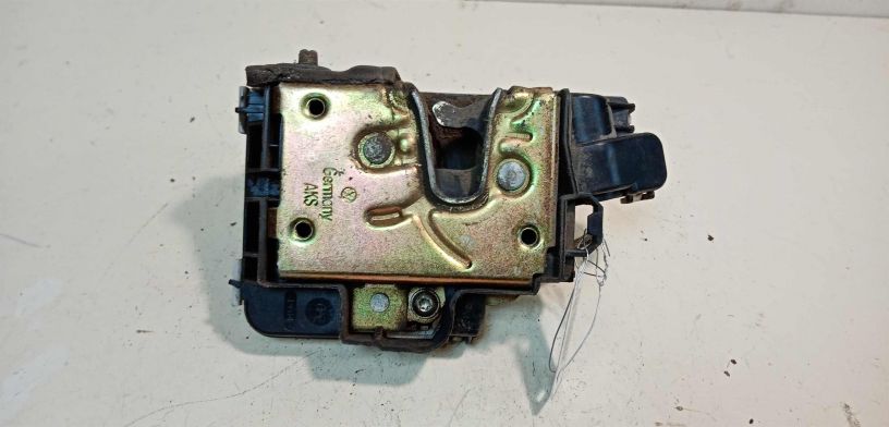 zamok-dveri-zadnii-pravyi-volkswagen-golf-3-art-28691-big-0