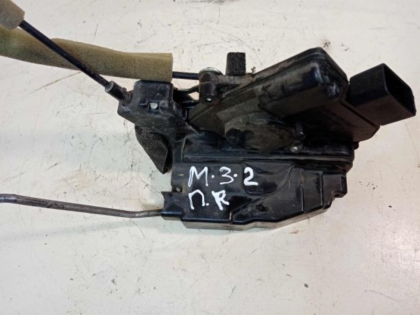 zamok-dveri-perednii-pravyi-mazda-3-bk-xetcbek-art-30054-big-0