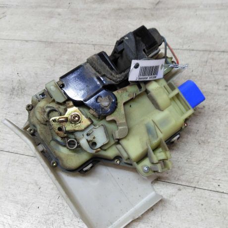 zamok-dveri-perednii-volkswagen-polo-4-pravyi-art-32618-big-4