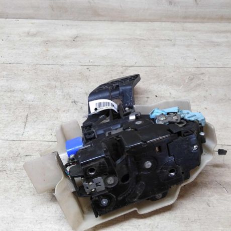 zamok-dveri-perednii-pravyi-volkswagen-touareg-rest-art-33111-big-0