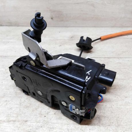 zamok-dveri-zadnii-pravyi-audi-a4-b6-8e-art-33365-big-1