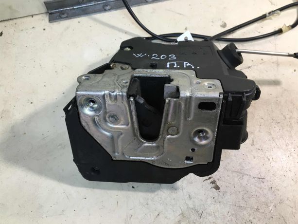zamok-dveri-perednii-pravyi-mercedes-w203-do-rest-art-33663-big-1