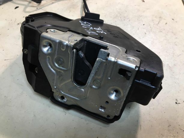 zamok-dveri-zadnii-pravyi-mercedes-w203-do-rest-art-33670-big-1