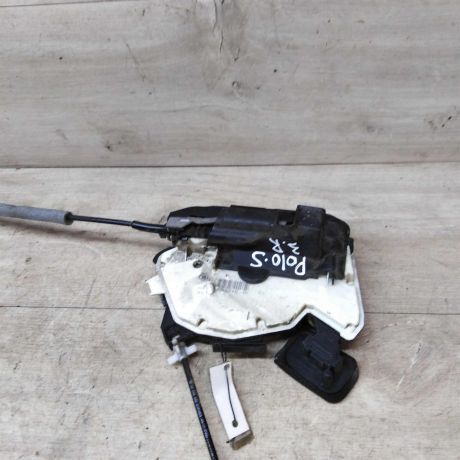 zamok-dveri-zadnii-pravyi-volkswagen-polo-sedan-art-35100-big-0