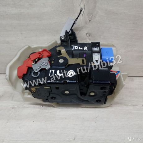 zamok-dveri-volkswagen-touran-art-35756-big-0