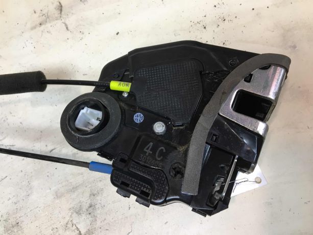 zamok-dveri-zadnii-pravyi-toyota-camry-v50-art-36535-big-1