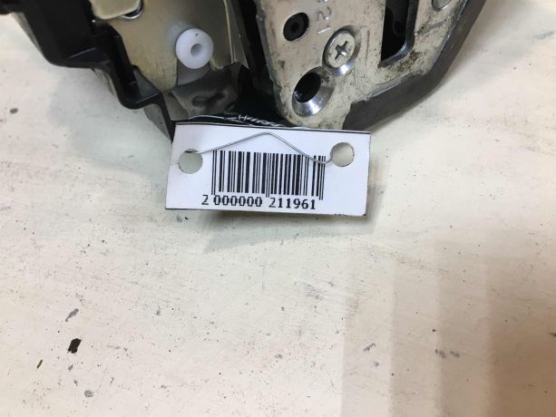 zamok-dveri-zadnii-pravyi-toyota-camry-v50-art-36535-big-3