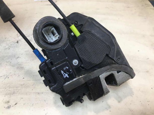 zamok-dveri-zadnii-pravyi-toyota-avensis-iii-09g-art-37080-big-2