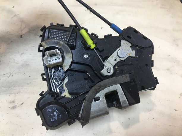 zamok-dveri-perednii-levyi-toyota-avensis-iii-09g-art-37142-big-4