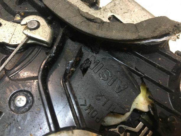 zamok-dveri-perednii-levyi-toyota-avensis-iii-09g-art-37142-big-1