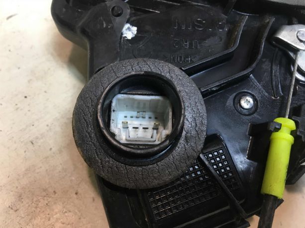 zamok-dveri-perednii-pravyi-toyota-avensis-iii-09g-art-37143-big-5