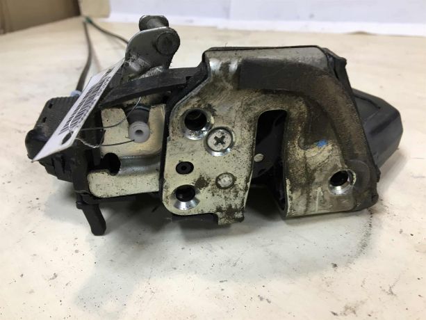 zamok-dveri-zadnii-levyi-toyota-corolla-ix-e120-e130-rest-xetcbek-art-37381-big-0