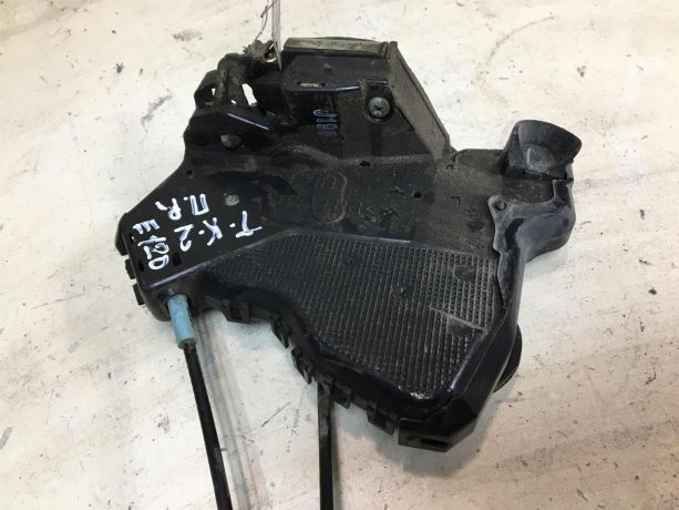 zamok-dveri-perednii-pravyi-toyota-corolla-ix-e120-e130-rest-xetcbek-art-37382-big-0