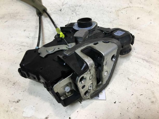 zamok-dveri-perednii-pravyi-toyota-corolla-ix-e120-e130-rest-xetcbek-art-37382-big-2