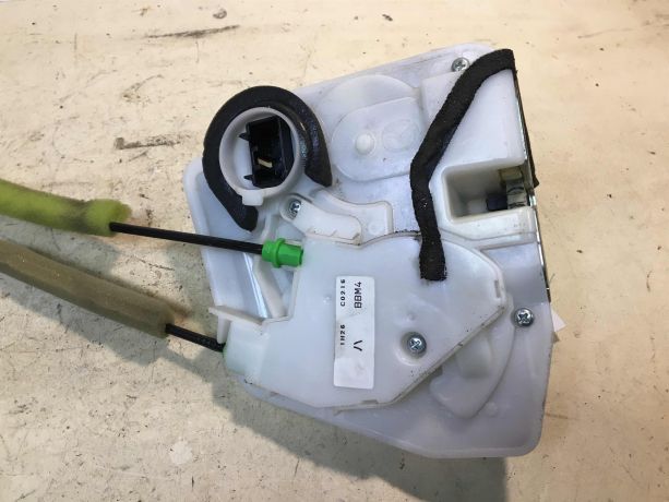 zamok-dveri-perednii-pravyi-mazda-3-bl-rest-sedan-art-37556-big-3