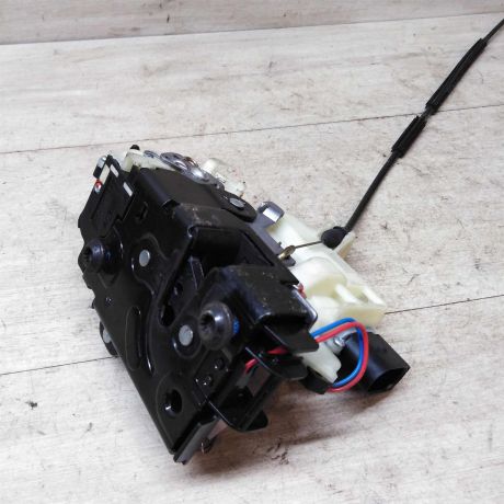 zamok-dveri-perednii-volkswagen-passat-b5-gp-levyi-art-37709-big-0