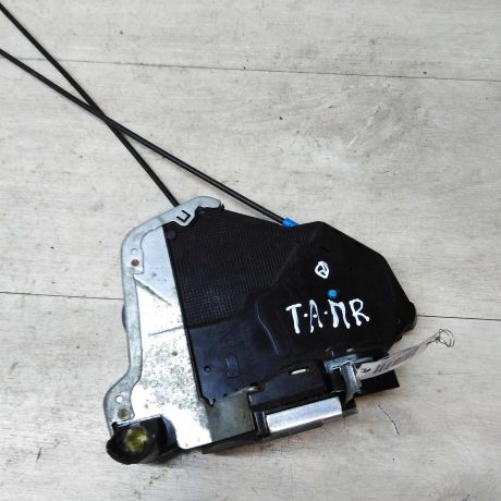 zamok-dveri-perednii-pravyi-toyota-avensis-t25-art-38223-big-2