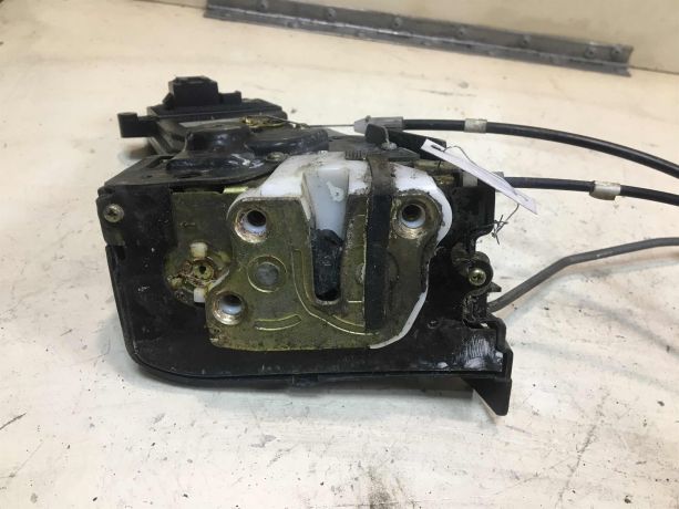 zamok-dveri-perednii-pravyi-mazda-6-gg-art-39922-big-3