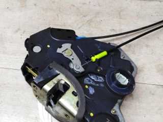 zamok-dveri-perednii-pravyi-toyota-avensis-t25-art-39949