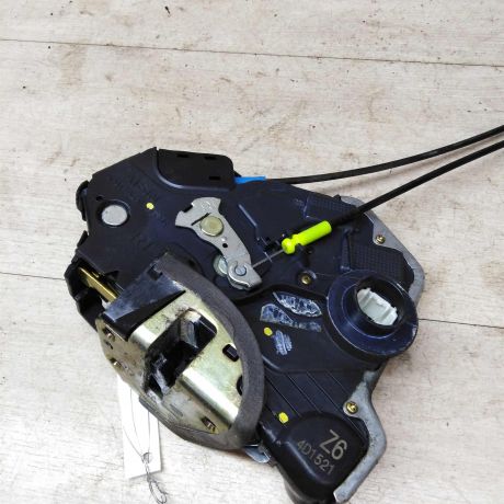 zamok-dveri-perednii-pravyi-toyota-avensis-t25-art-39949-big-0