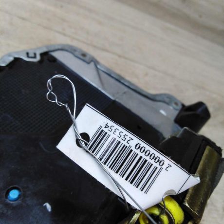 zamok-dveri-perednii-levyi-toyota-avensis-t25-art-40279-big-1