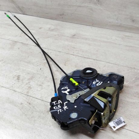 zamok-dveri-perednii-pravyi-toyota-avensis-t25-art-40283-big-0