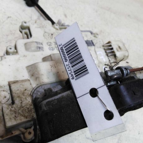 zamok-dveri-zadnii-pravyi-volkswagen-passat-b7-art-40861-big-1