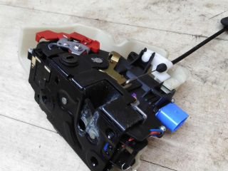 zamok-dveri-zadnii-levyi-volkswagen-golf-plus-05gv-art-41282