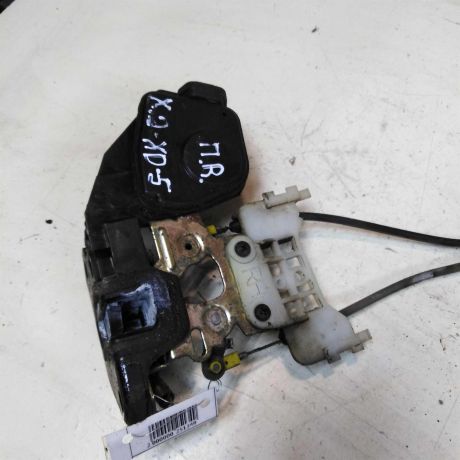 zamok-dveri-perednii-pravyi-hyundai-elantra-iii-xd-2-do-rest-art-41474-big-0