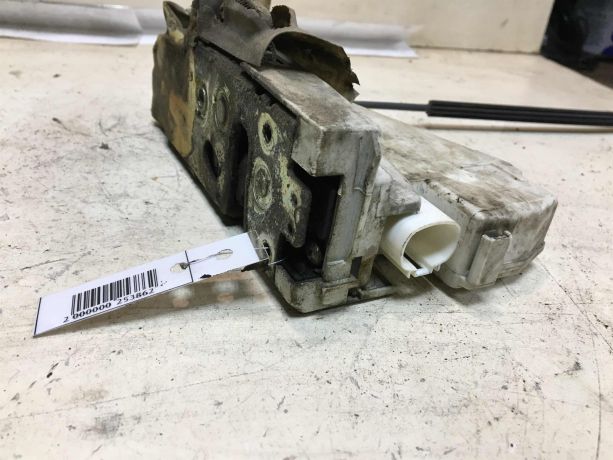 zamok-dveri-perednii-pravyi-volkswagen-sharan-do-rest-art-41739-big-2