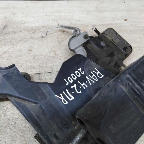 zamok-dveri-perednii-pravyi-toyota-rav4-ii-xa20-art-42104-big-1