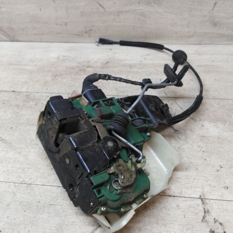 zamok-dveri-perednii-pravyi-volkswagen-passat-b5-gp-art-42398-big-0