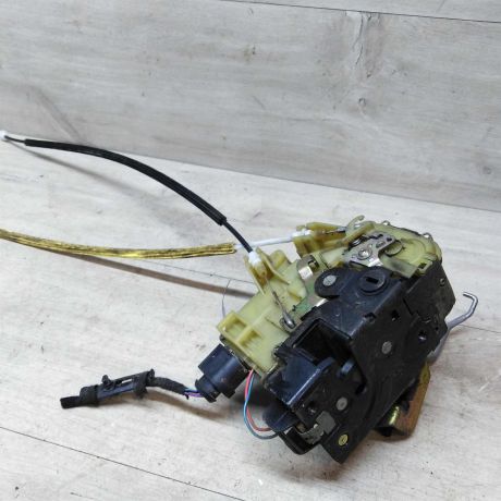 zamok-dveri-zadnii-pravyi-audi-a6-c5-do-rest-art-43059-big-2