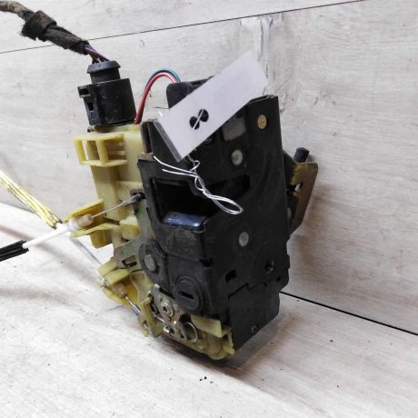 zamok-dveri-zadnii-levyi-audi-a6-c5-do-rest-art-43081-big-2