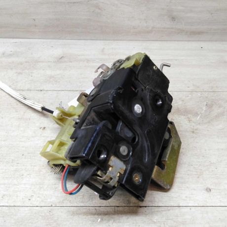 zamok-dveri-perednii-pravyi-audi-a6-c5-do-rest-art-43083-big-3