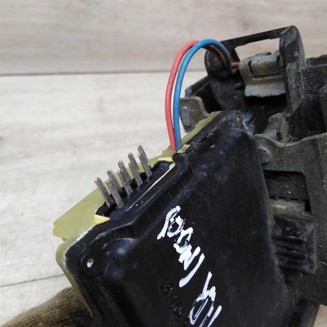 zamok-dveri-perednii-pravyi-audi-a6-c5-do-rest-art-43083-big-4