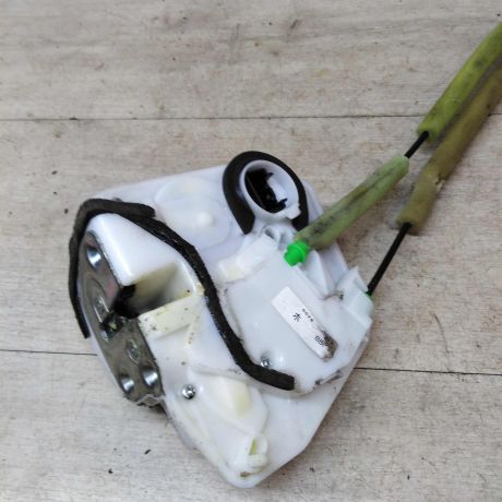 zamok-dveri-zadnii-levyi-mazda-3-bl-xetcbek-art-43686-big-0